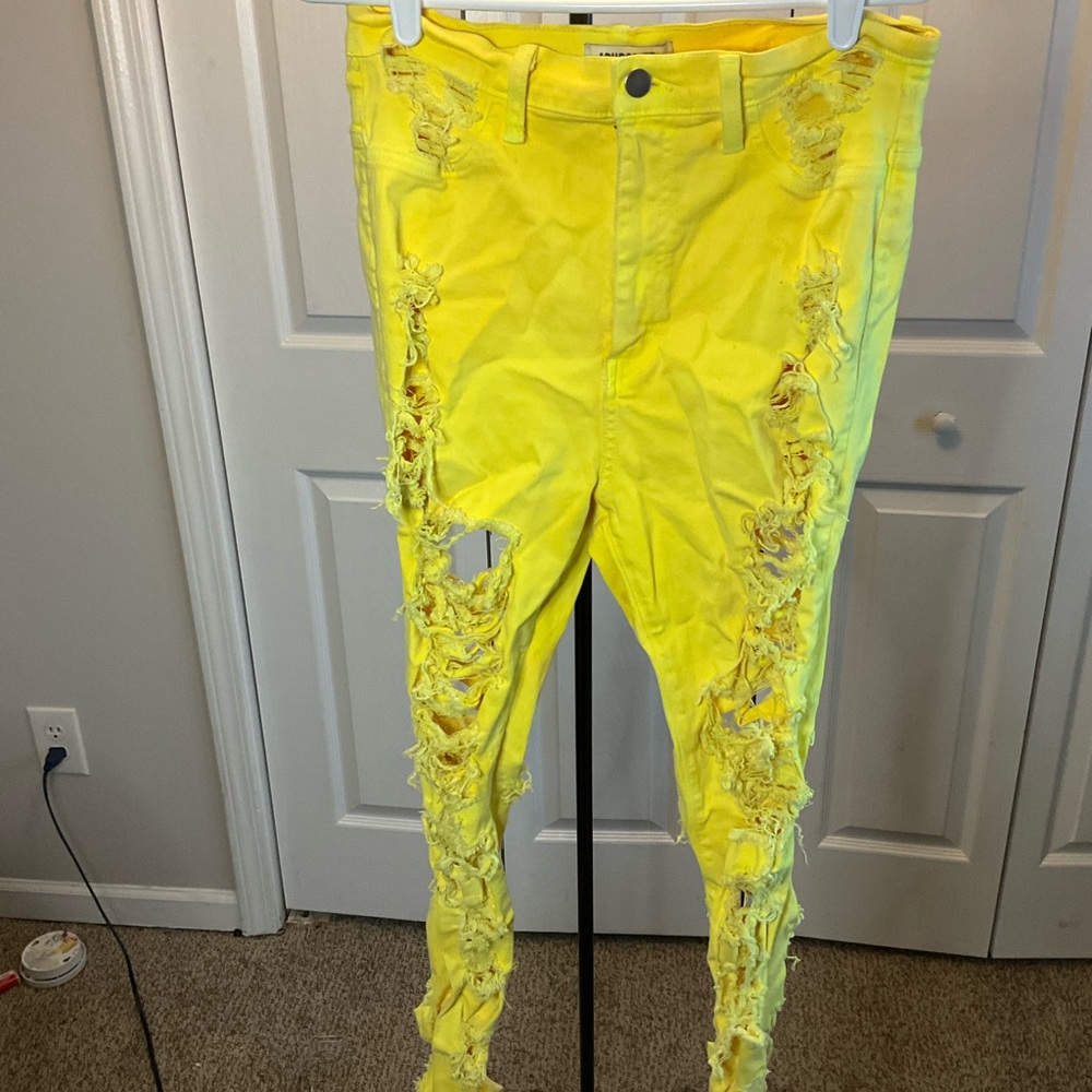 AKIRA Vibrant Yellow Distressed Skinny Jeans